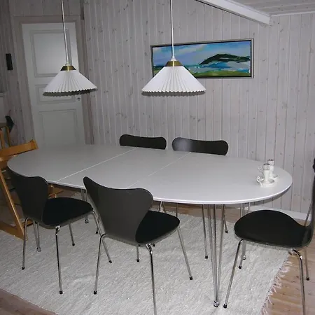 3 Bedroom Awesome In Tranekaer Holiday home Skattebolle